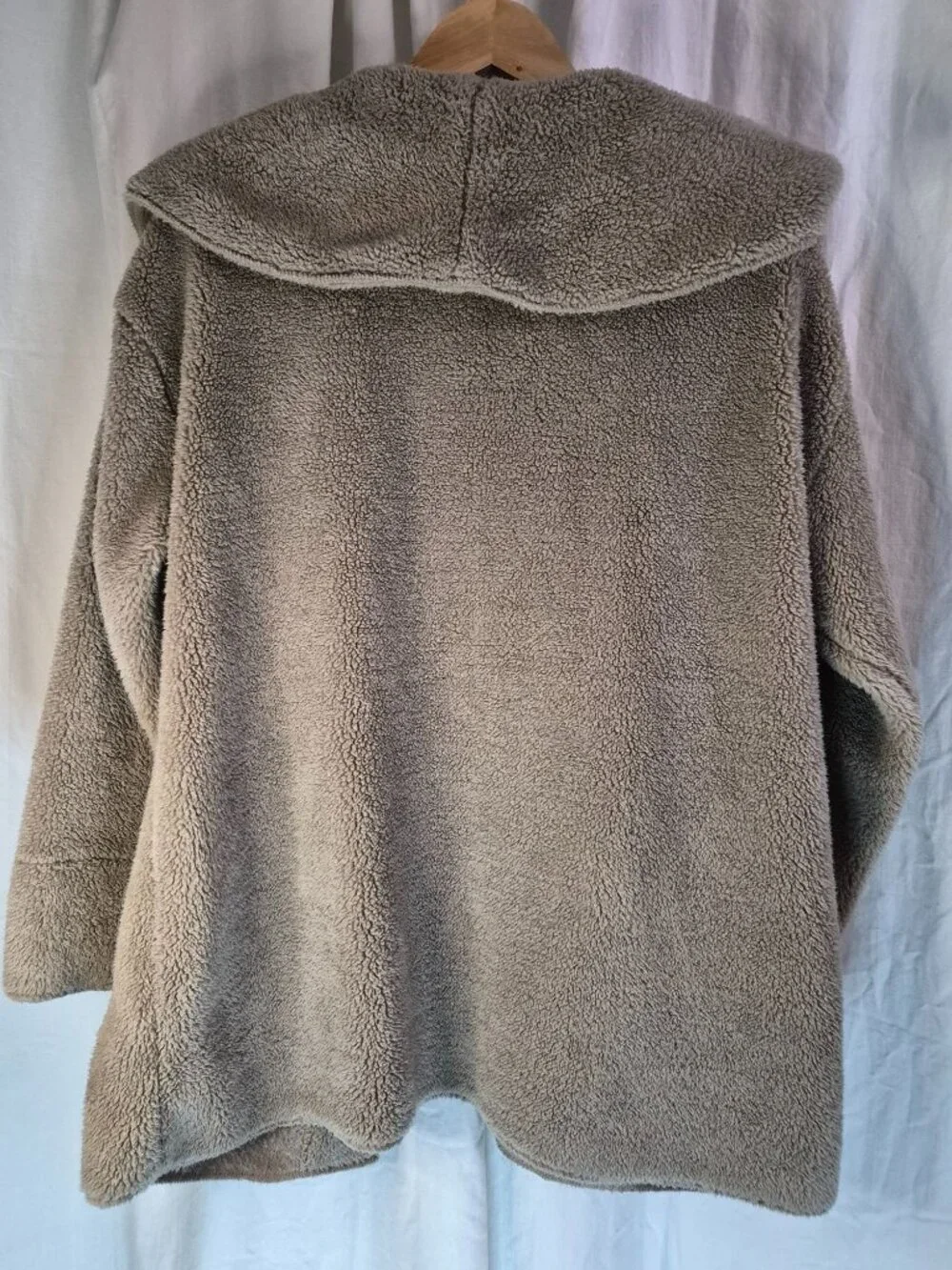 Koolaburra Ugg Tan Medium Grey Fluffy Comfy Cozy Lounge Outdoor Cottage Coat